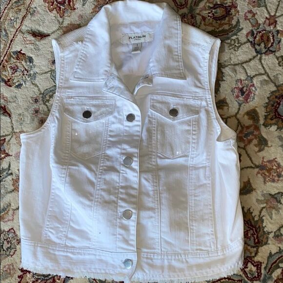 NWOT!! Chico’s Platinum White Jean Vest!! - Picture 1 of 6